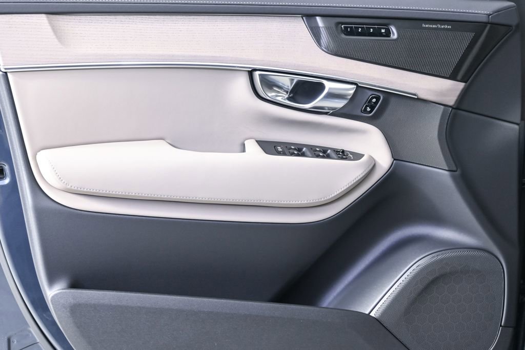 New 2026 Volvo XC90 T8 Ultra w/ Protection Package Premier image 6