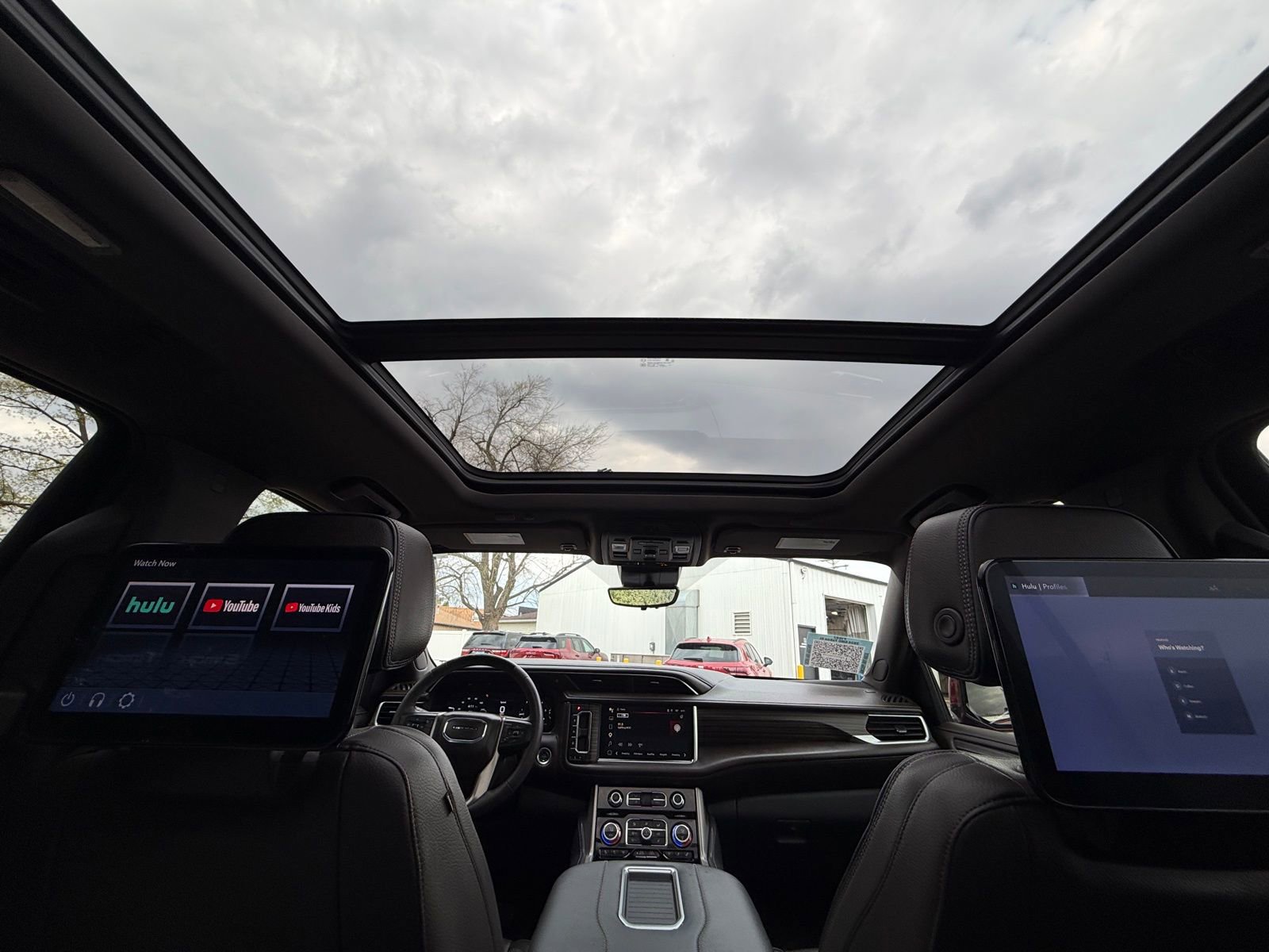 Used 2024 GMC Yukon XL Denali w/ Denali Reserve Package image 35