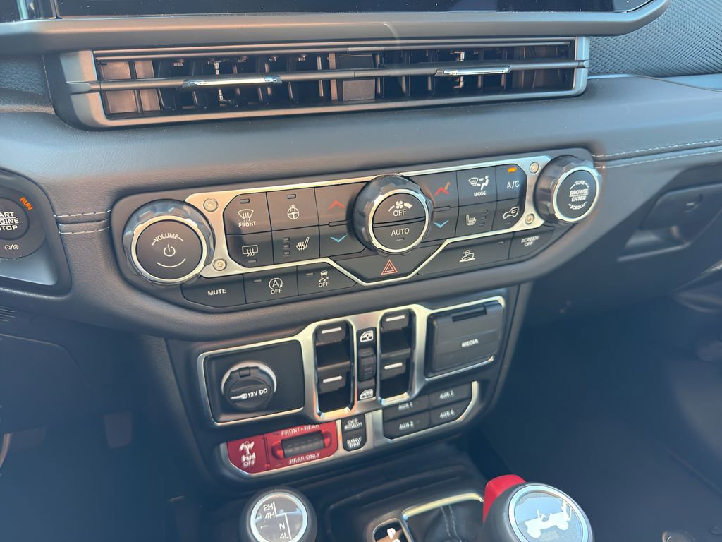 Used 2024 Jeep Wrangler Unlimited Rubicon w/ Convenience Group image 13