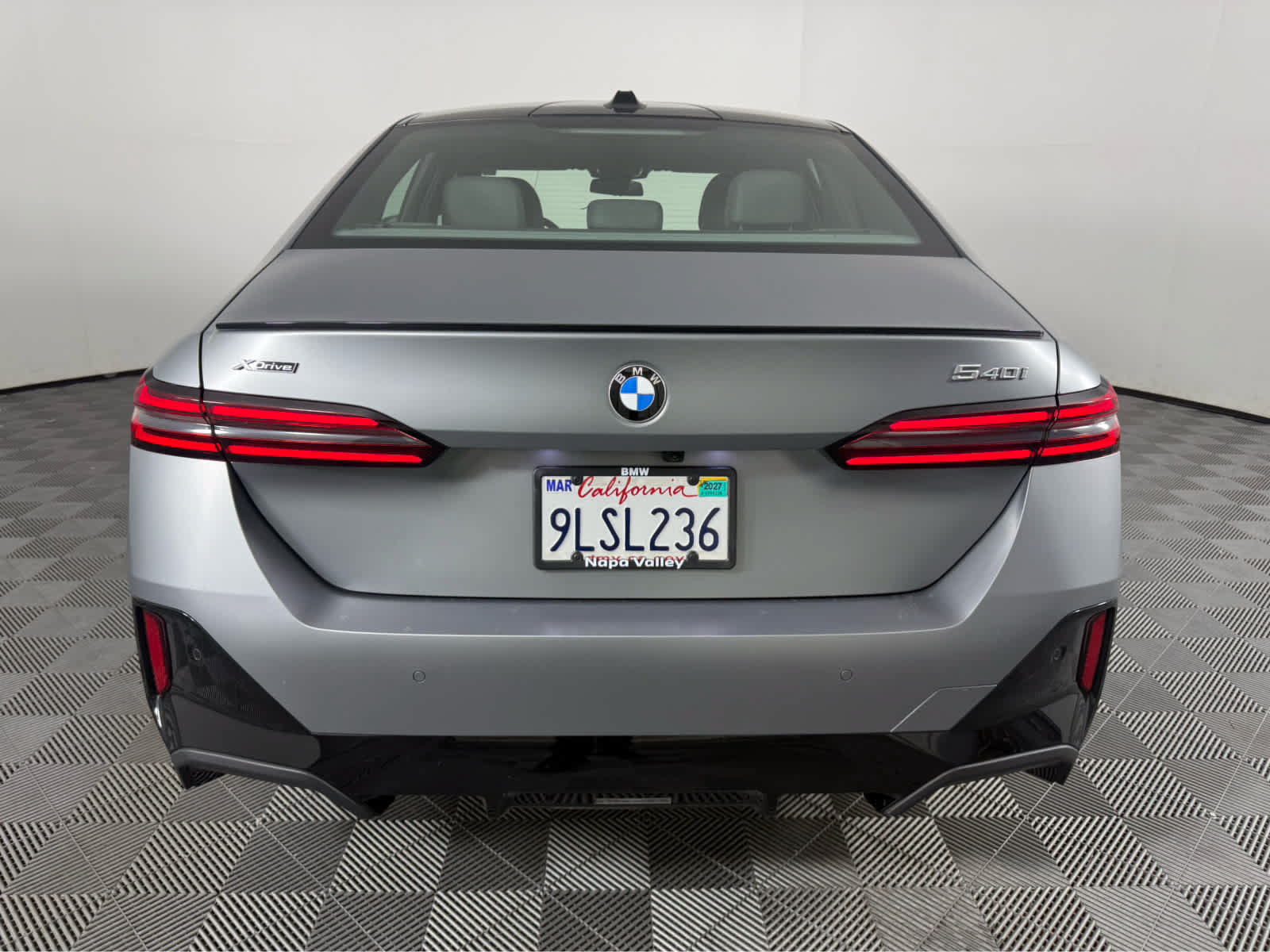 Used 2024 BMW 540i xDrive w/ Executive Package AWD/4WD image 4