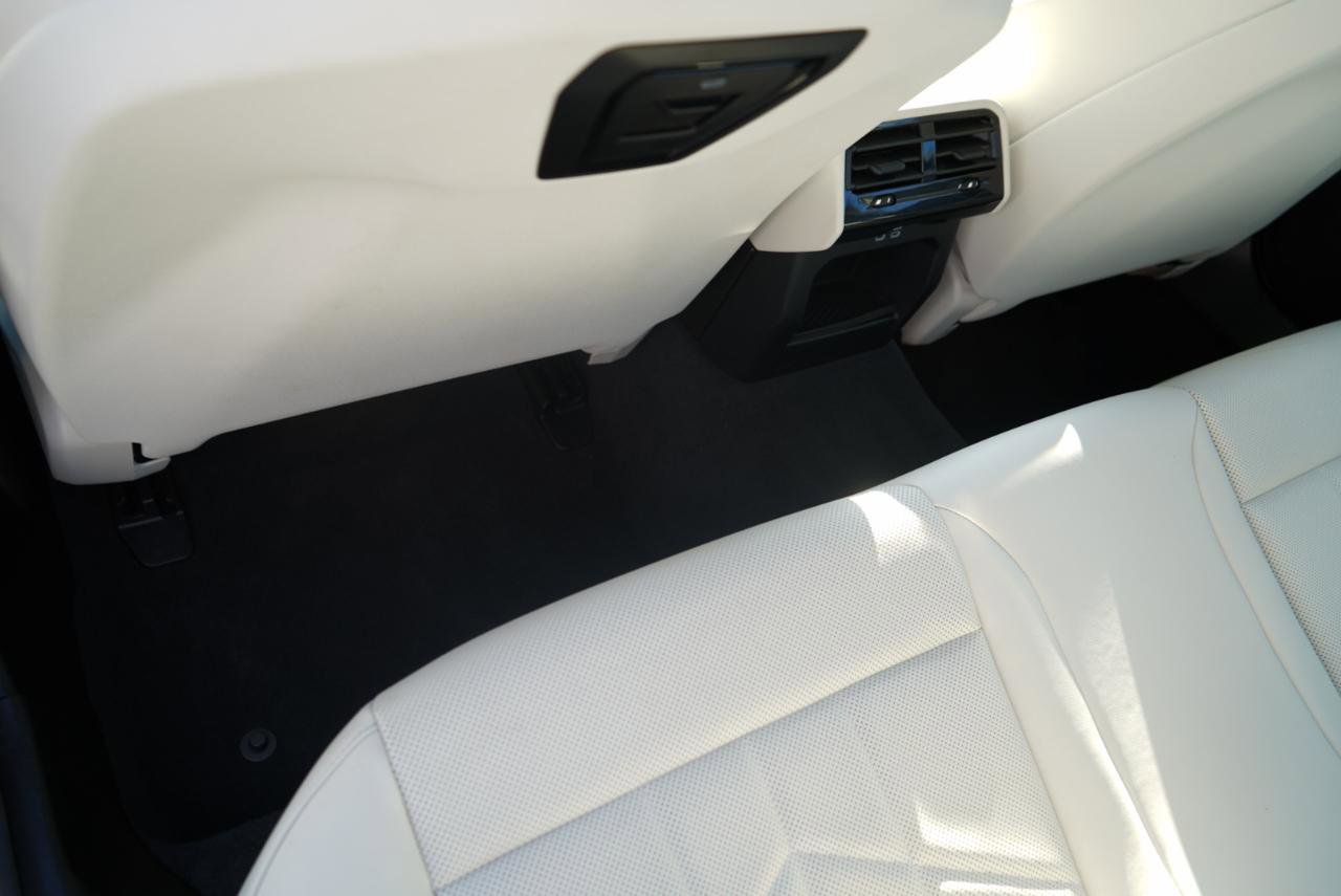 Used 2024 BMW 530i xDrive 530i xDrive Sedan w/ Convenience Package image 45