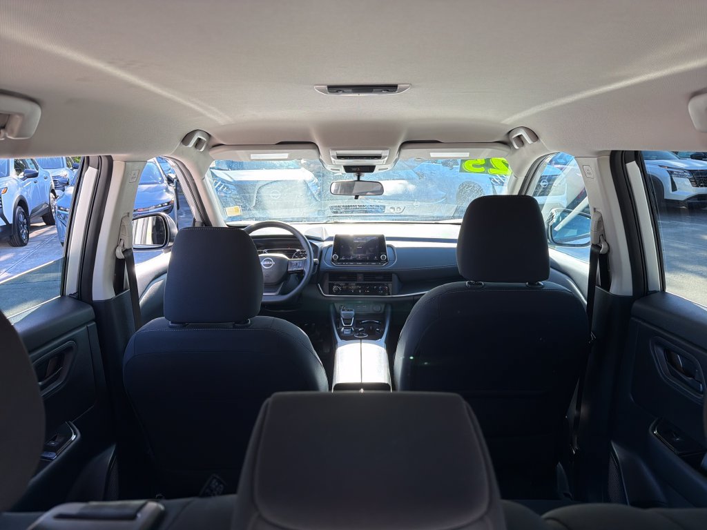 Used 2025 Nissan Rogue S AWD/4WD image 33