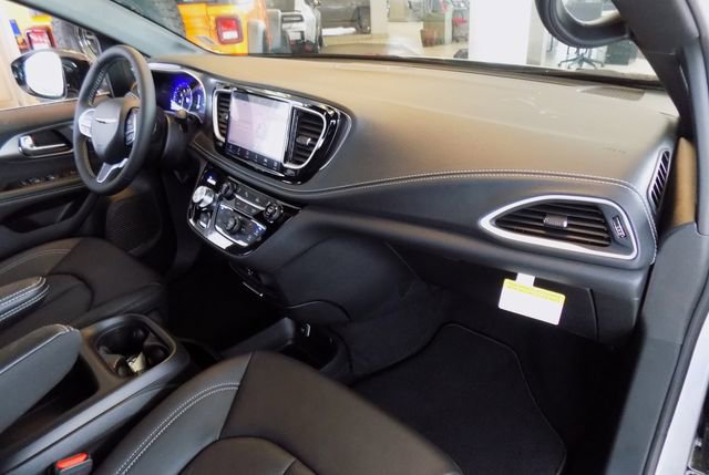 New 2026 Chrysler Pacifica Select image 27