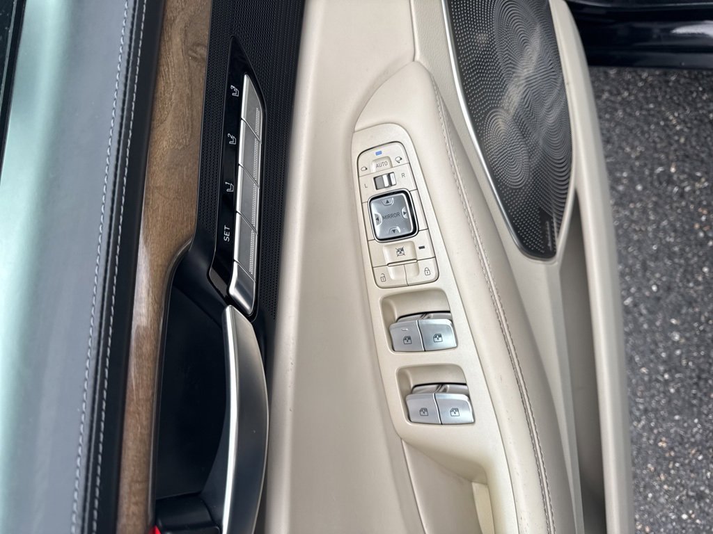 Used 2017 Genesis G90 3.3T Premium image 15