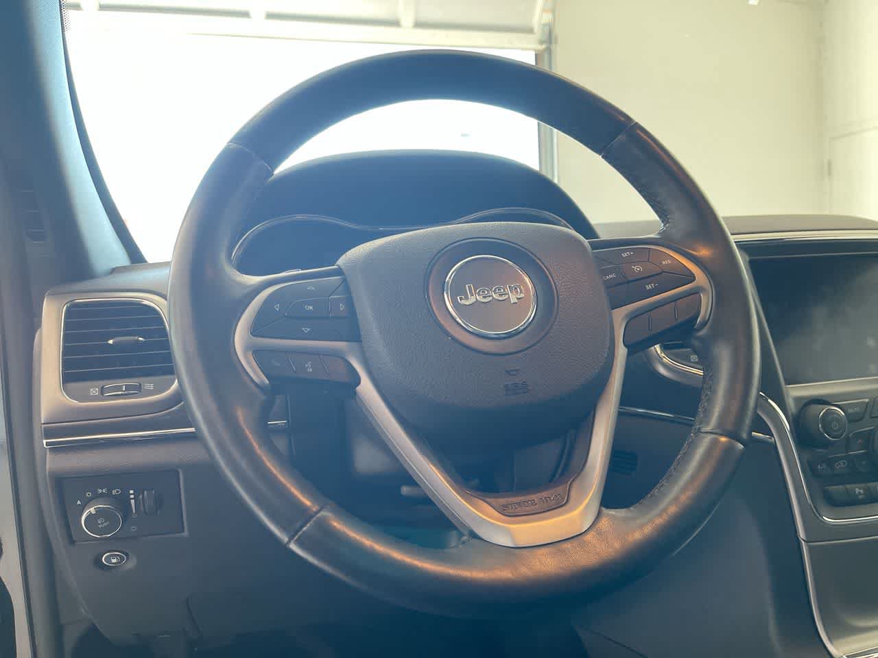 Used 2018 Jeep Grand Cherokee Limited AWD/4WD image 14
