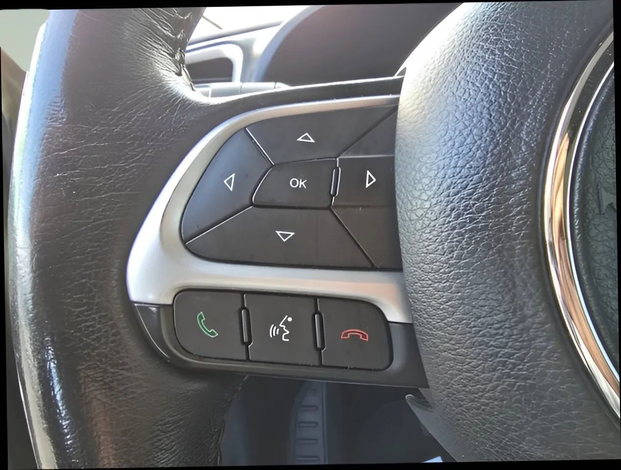 Used 2015 Jeep Renegade Latitude w/ Popular Equipment Group image 21