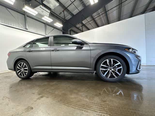 New 2026 Volkswagen Jetta SE image 3