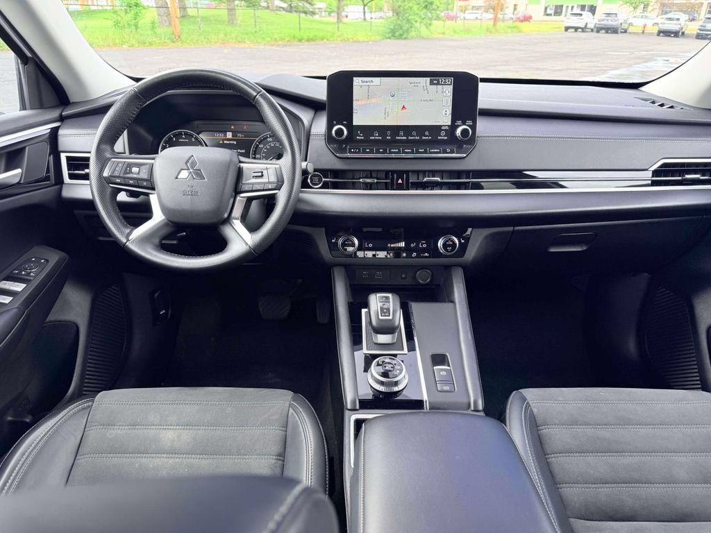Used 2024 Mitsubishi Outlander SE FWD image 16