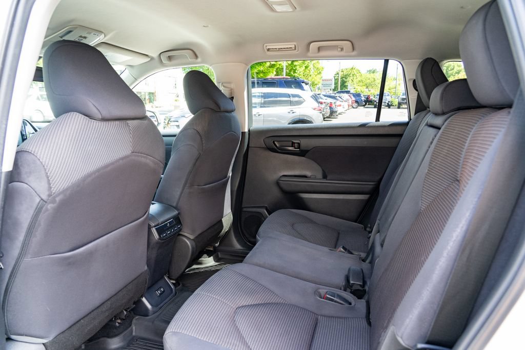 Used 2020 Toyota Highlander LE AWD/4WD image 24