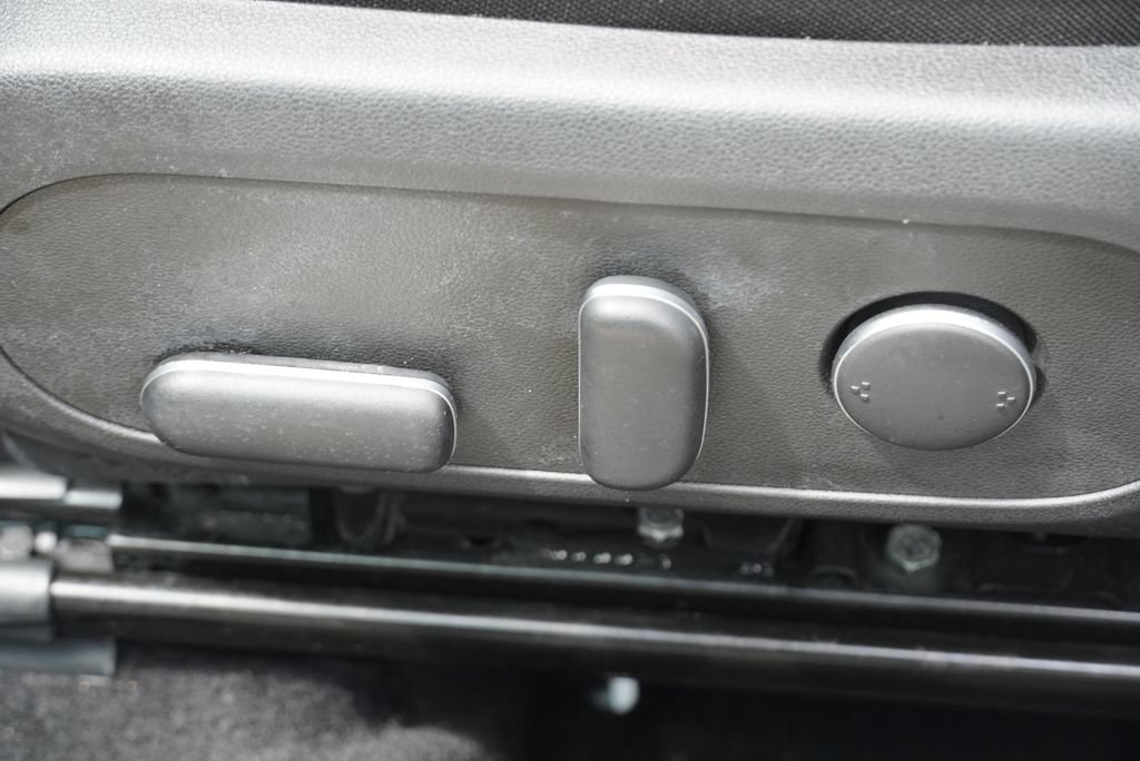 Used 2025 Hyundai Kona SEL FWD image 20