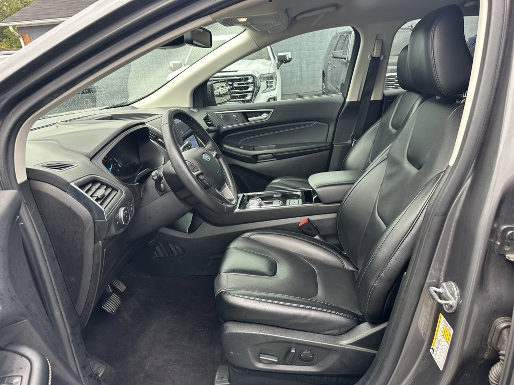 Used 2022 Ford Edge Titanium image 11