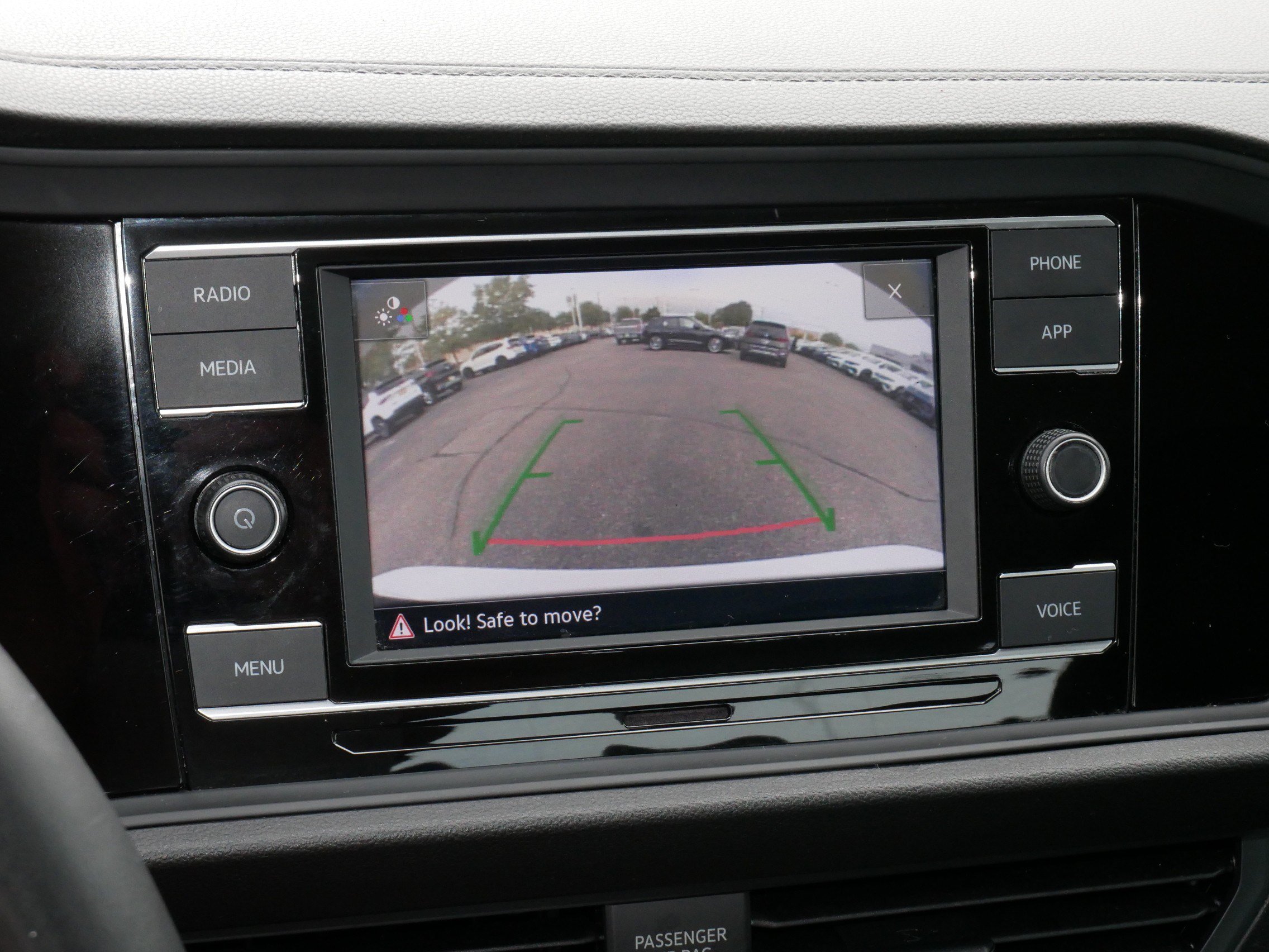Certified 2023 Volkswagen Jetta SE w/ Panoramic Sunroof Package FWD image 30