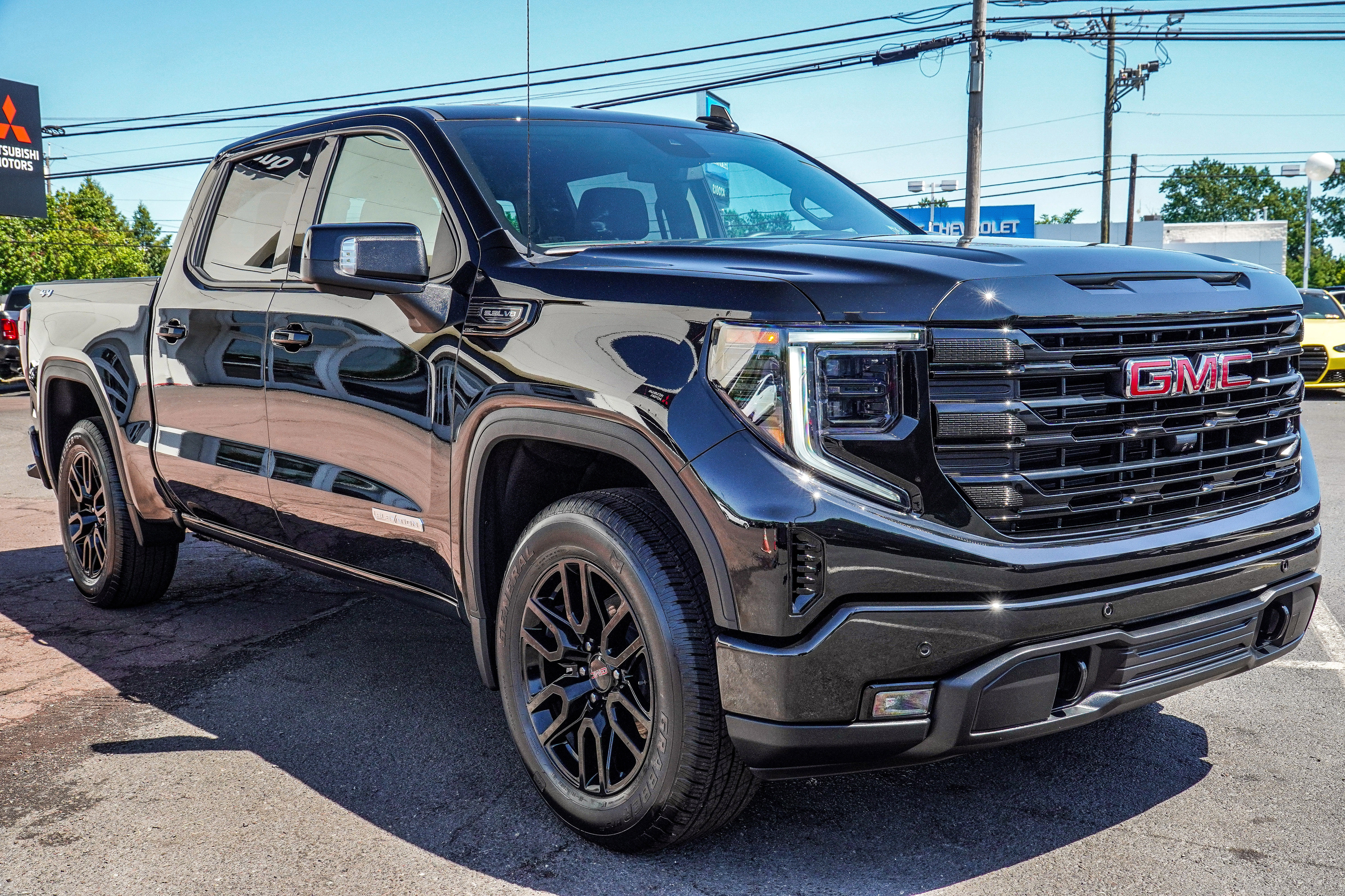 Used 2025 GMC Sierra 1500 Elevation w/ Elevation Premium Package image 3