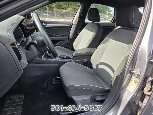 Used 2025 Volkswagen Jetta Sport FWD image 9