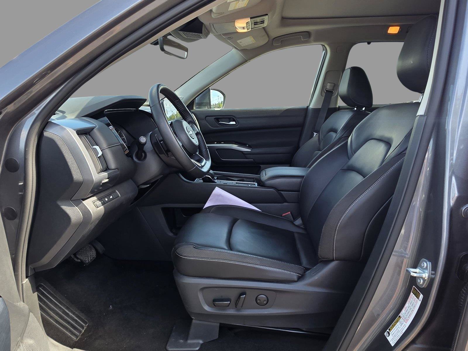 Used 2025 Nissan Pathfinder SL w/ SL Premium Package FWD image 22