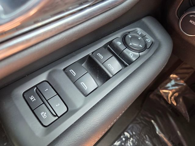 Used 2021 Chevrolet Suburban LT w/ Luxury Package RWD image 23