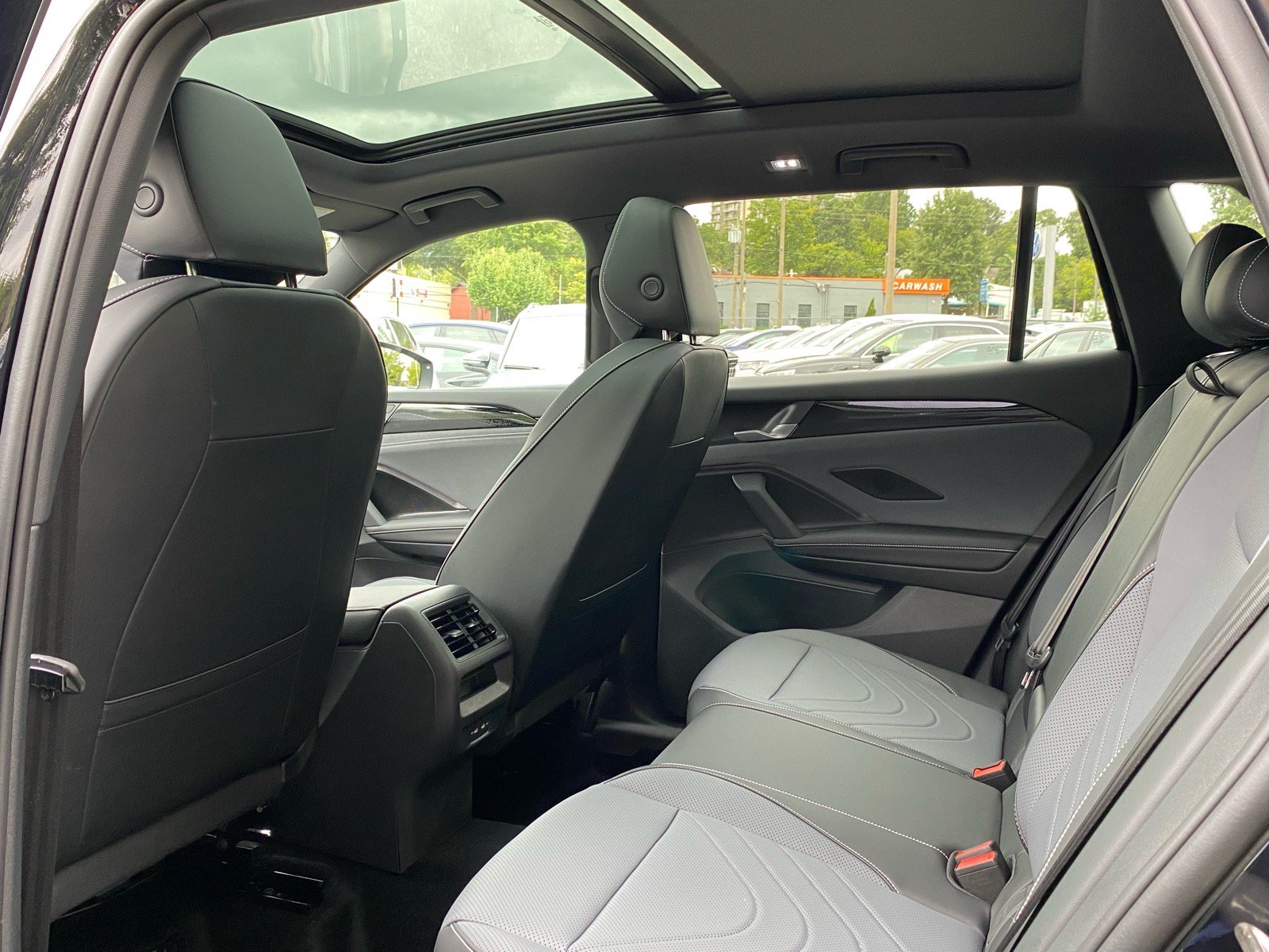 New 2026 Volkswagen Tiguan SE R-Line AWD/4WD image 13