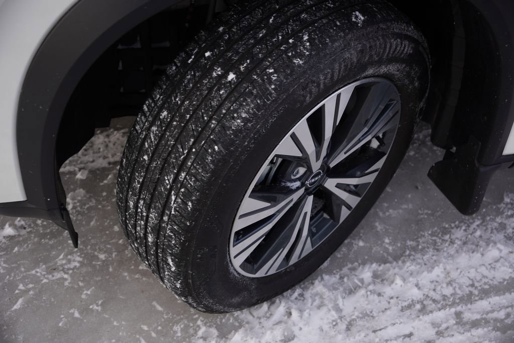 Used 2023 Nissan Rogue SV image 13