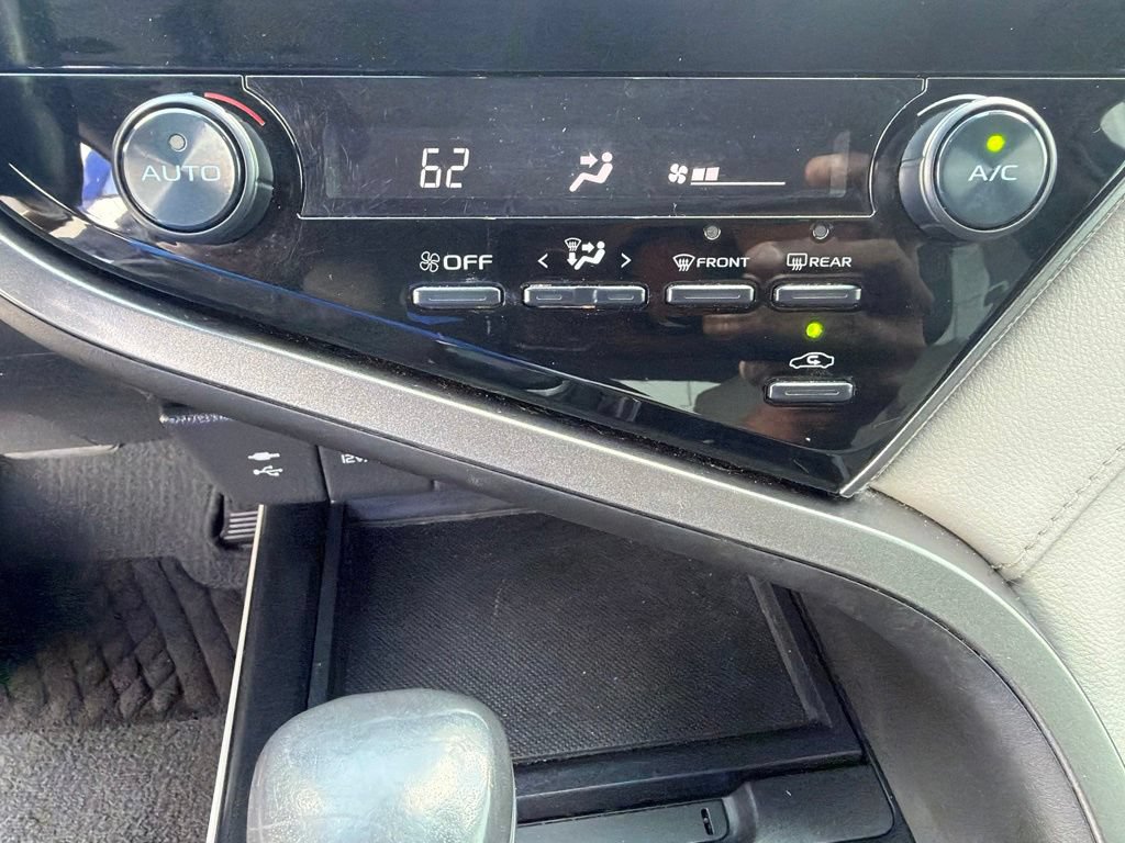 Used 2019 Toyota Camry SE w/ Carpet Mat Package FWD image 27