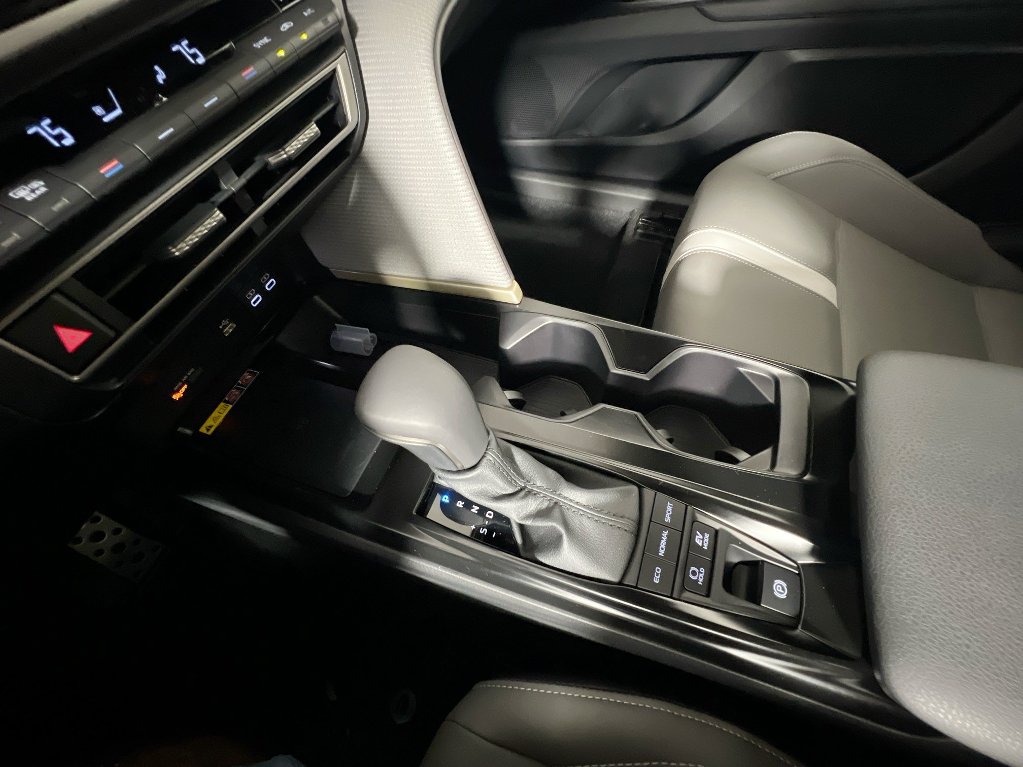 New 2026 Toyota Camry SE FWD image 25