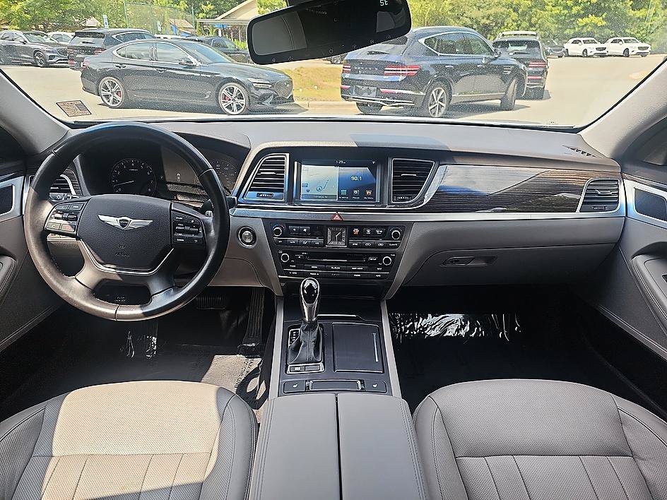 Used 2015 Hyundai Genesis 3.8 RWD image 29