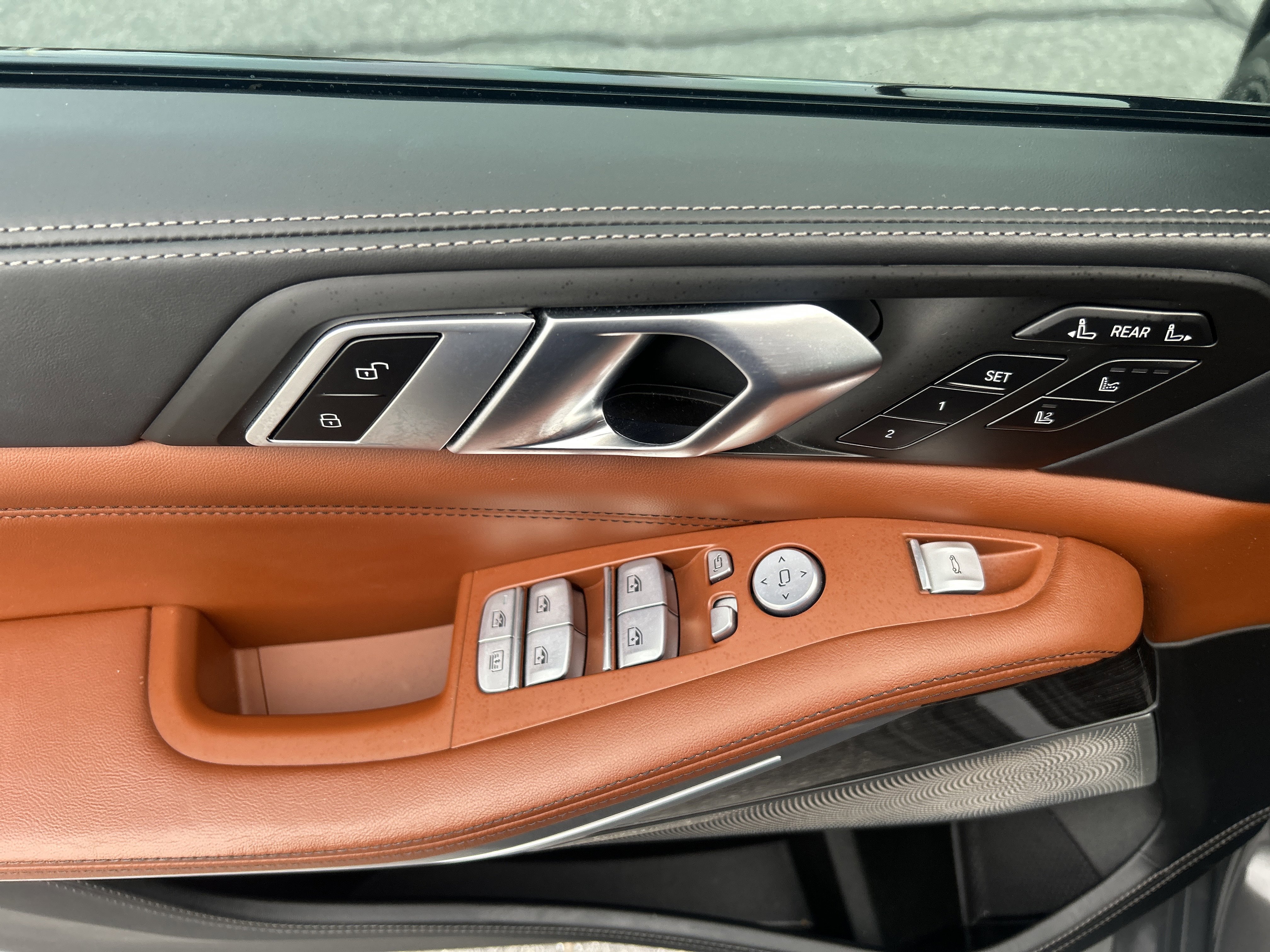 Used 2023 BMW X7 M60i w/ Executive Package image 15