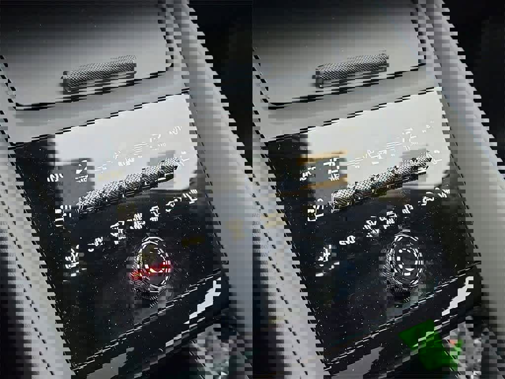 Certified 2025 Porsche Macan 4S Electric image 20