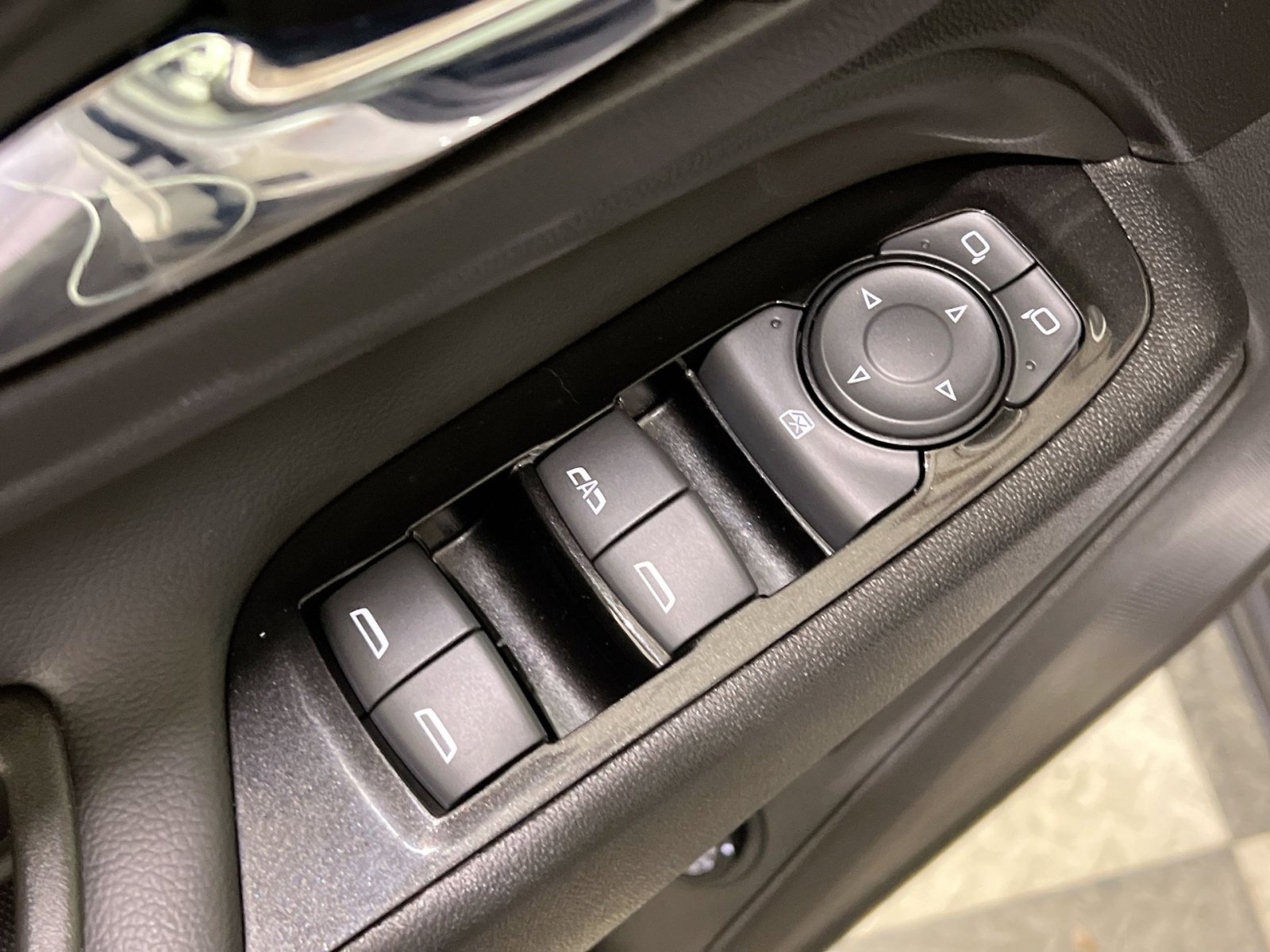 Used 2022 Chevrolet Equinox Premier image 30