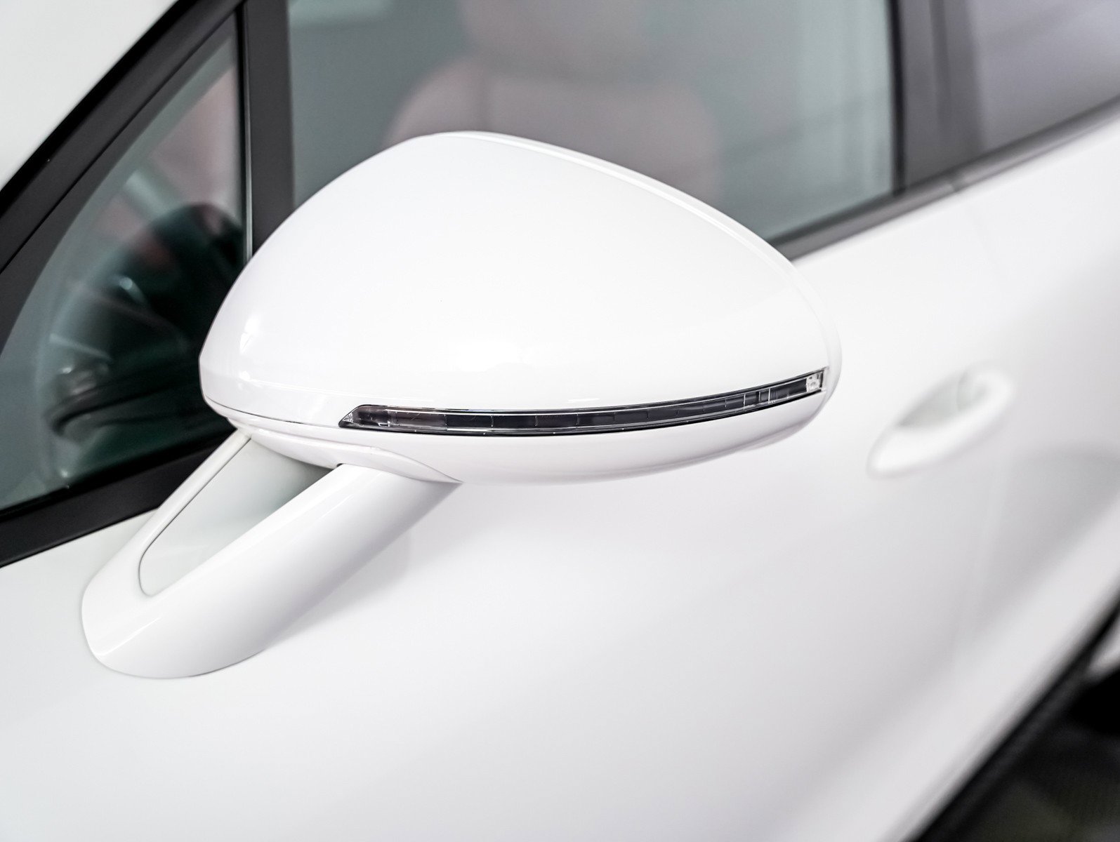 Certified 2024 Porsche Macan image 28