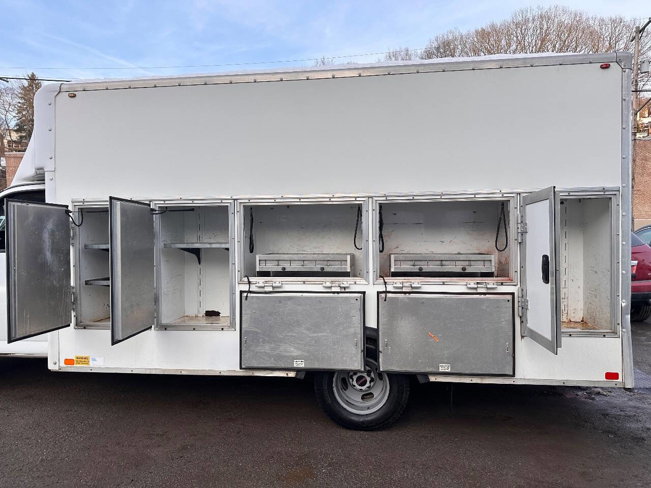 Used 2016 GMC Savana 3500 image 3