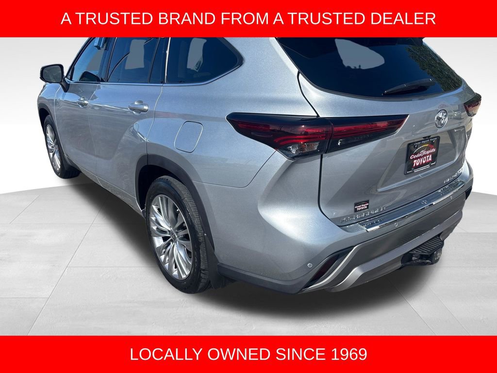 Used 2024 Toyota Highlander Platinum AWD/4WD image 3