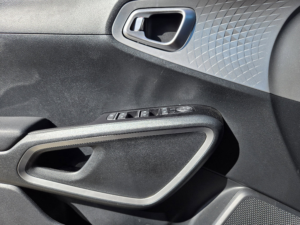 Certified 2025 Kia Soul S image 25