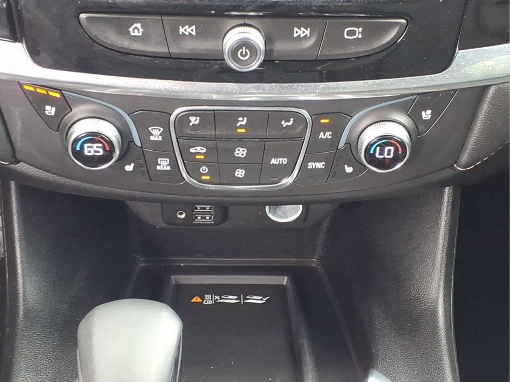 Used 2023 Chevrolet Traverse Premier FWD image 20