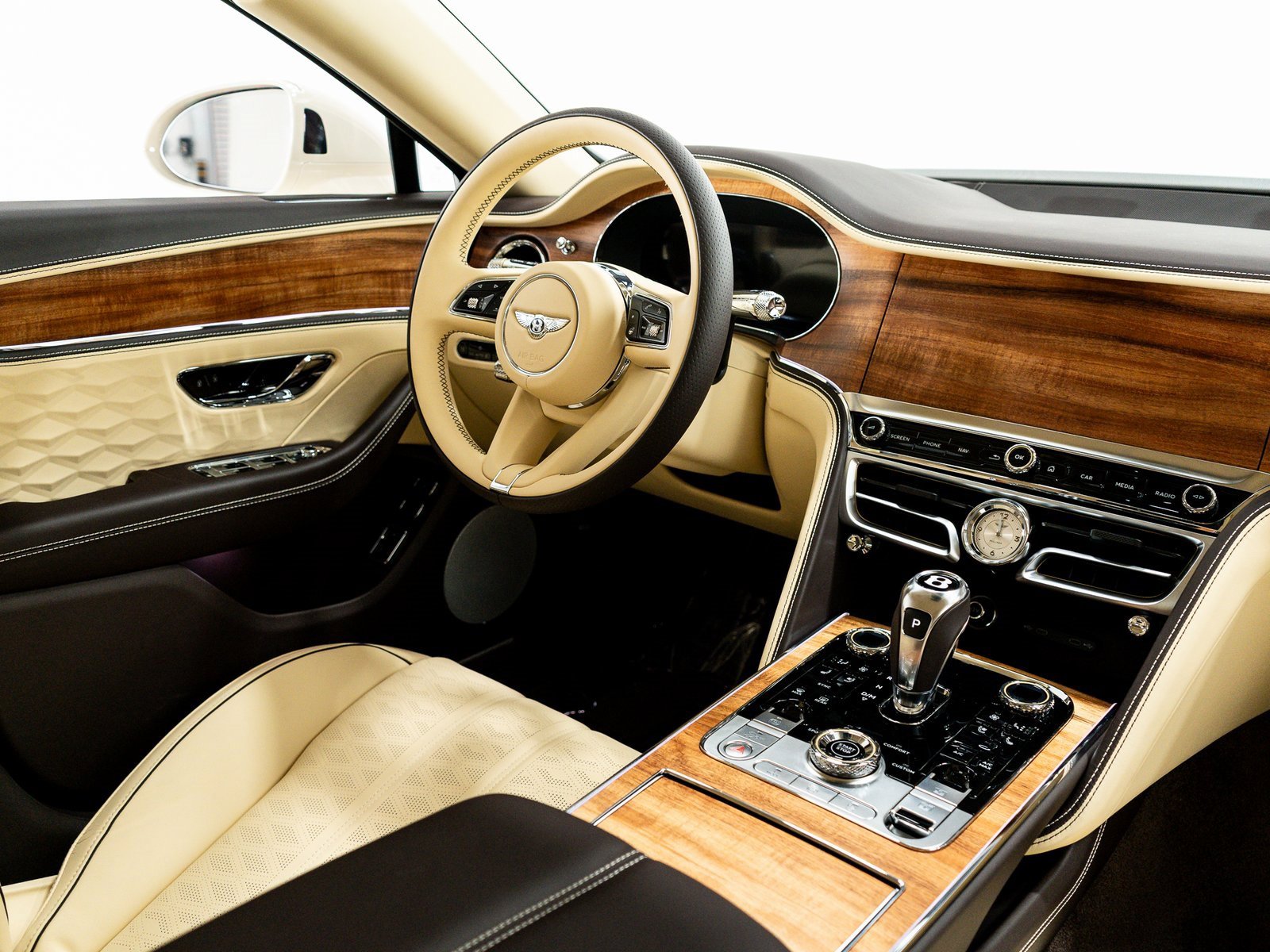 New 2025 Bentley Flying Spur Plug-In Hybrid image 50