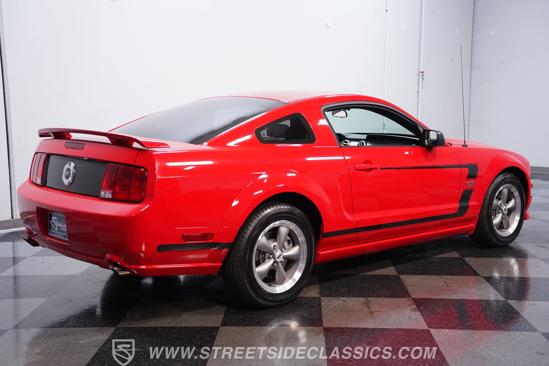 Used 2005 Ford Mustang GT RWD image 11