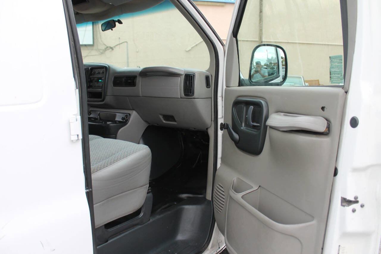 Used 1998 GMC Savana 2500 image 25