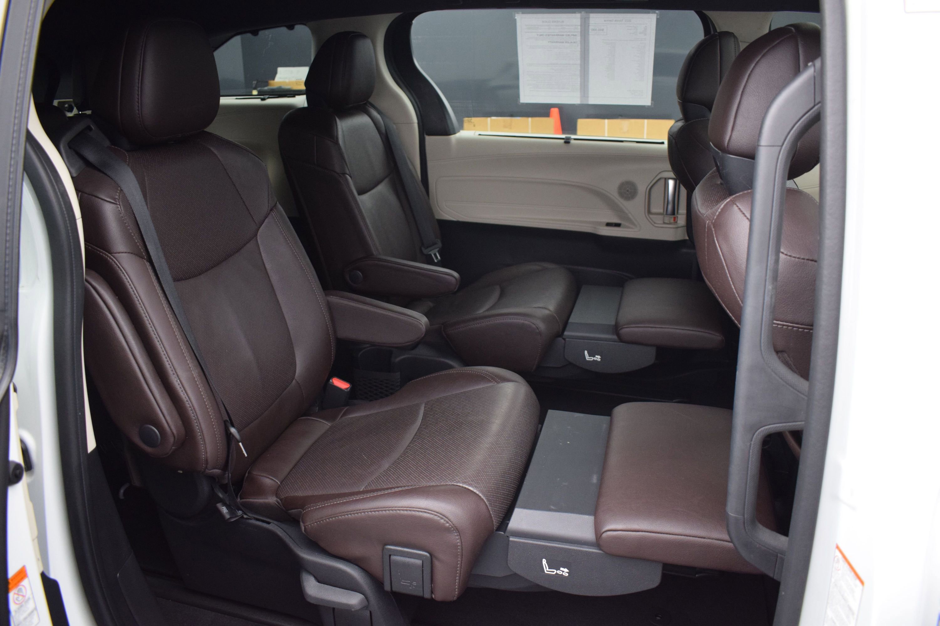 Used 2022 Toyota Sienna Platinum AWD/4WD image 11