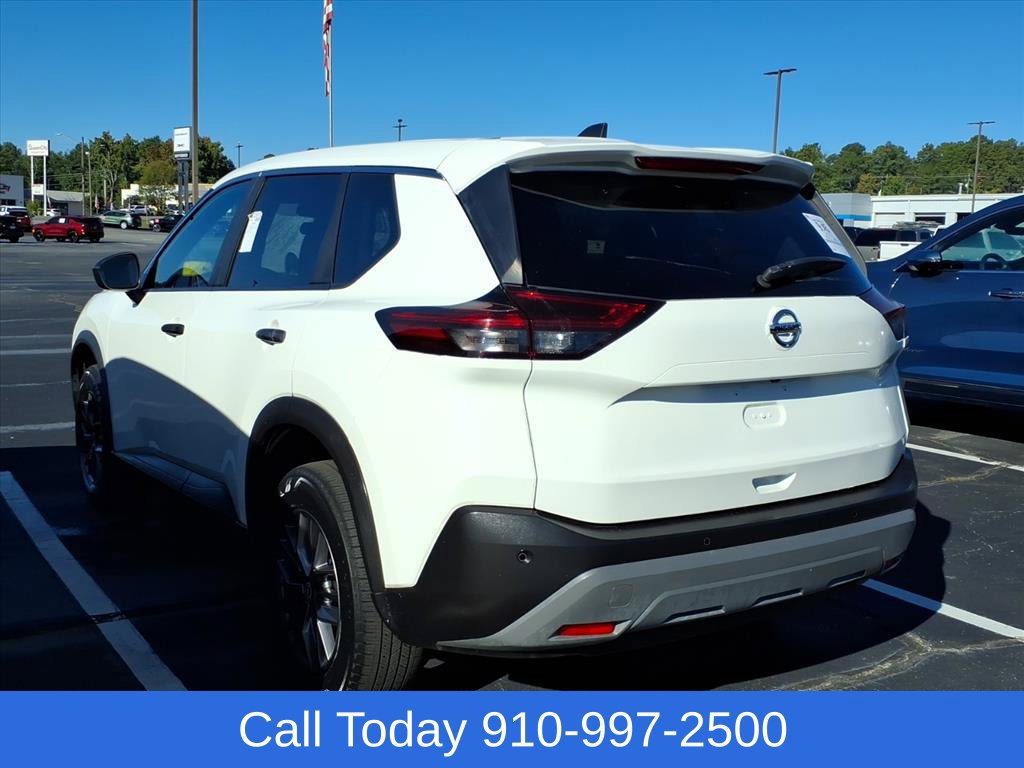 Used 2022 Nissan Rogue S FWD image 4