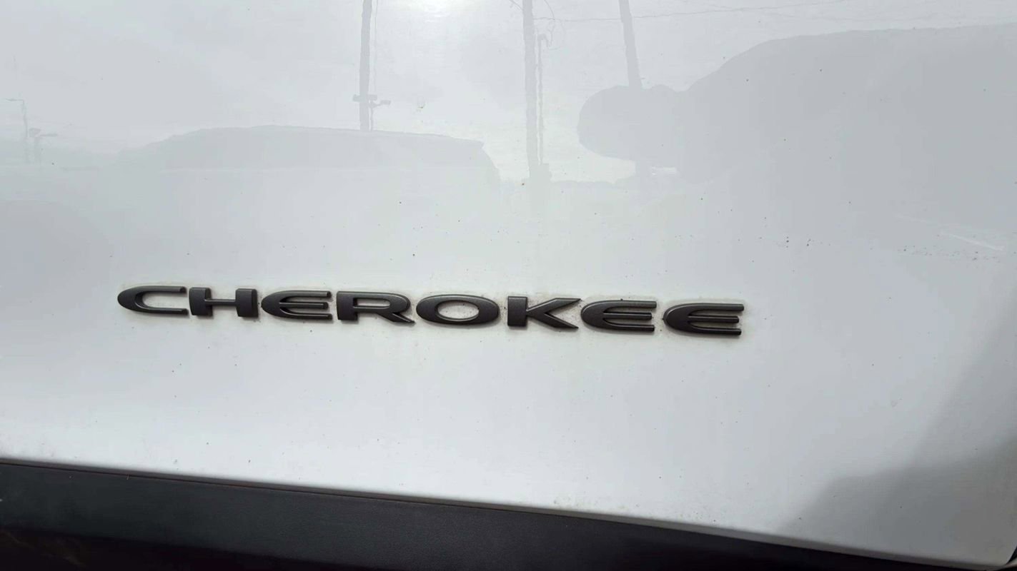 Used 2019 Jeep Cherokee Trailhawk image 17