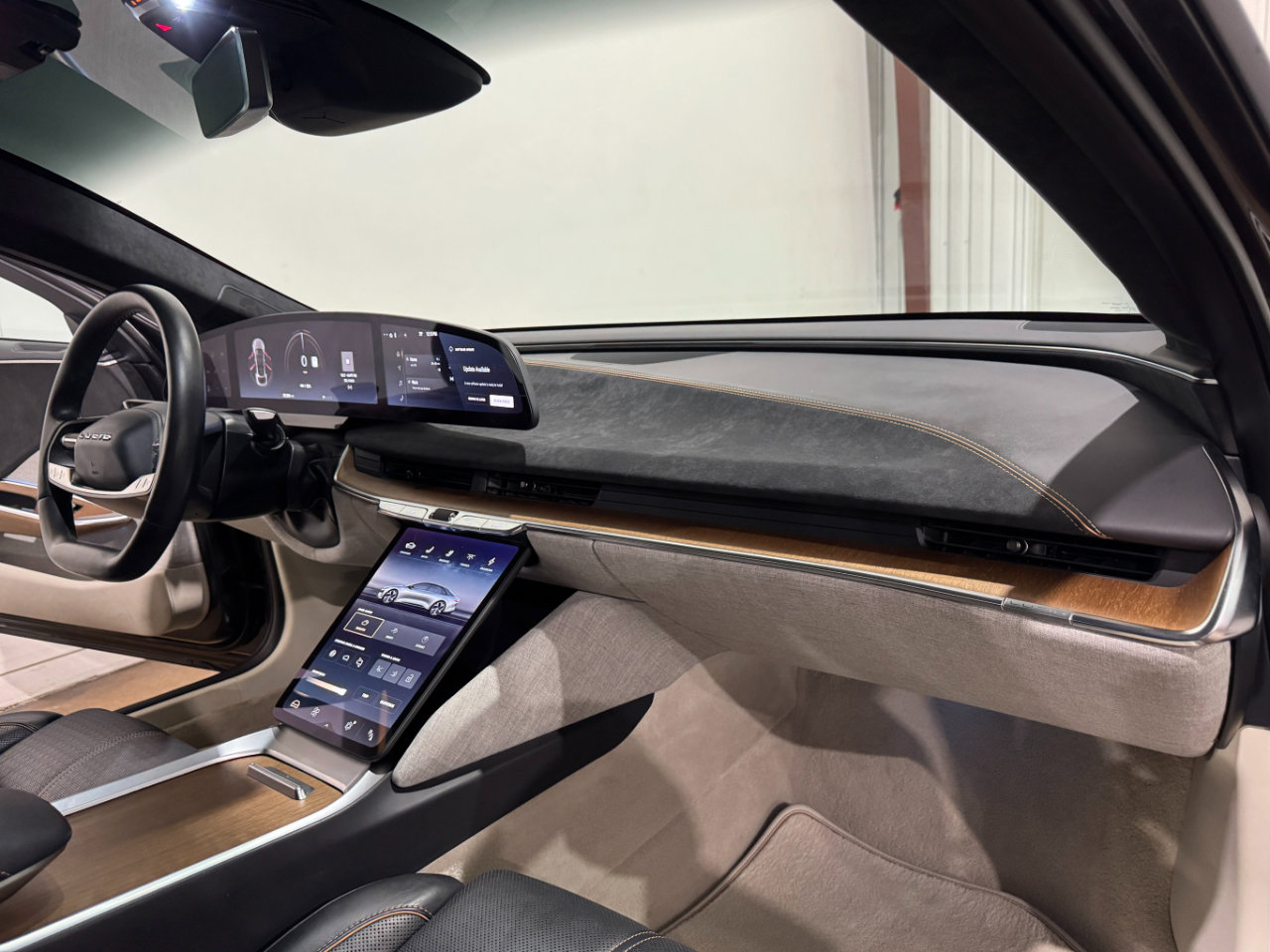 Used 2022 Lucid Air Grand Touring image 10