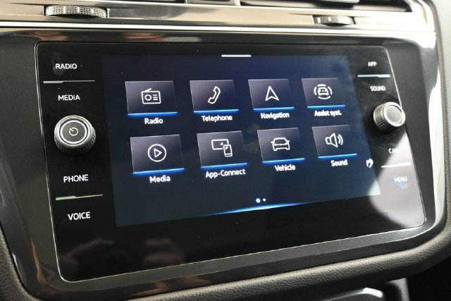 Used 2024 Volkswagen Tiguan SE R-Line AWD/4WD image 28