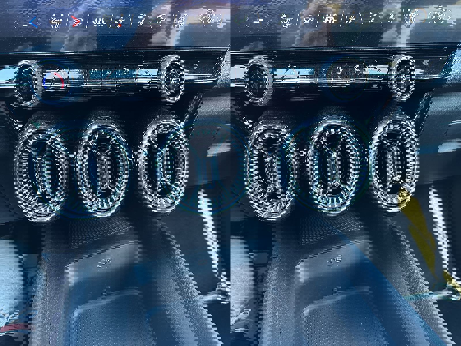 New 2025 Chevrolet Blazer EV LT image 21