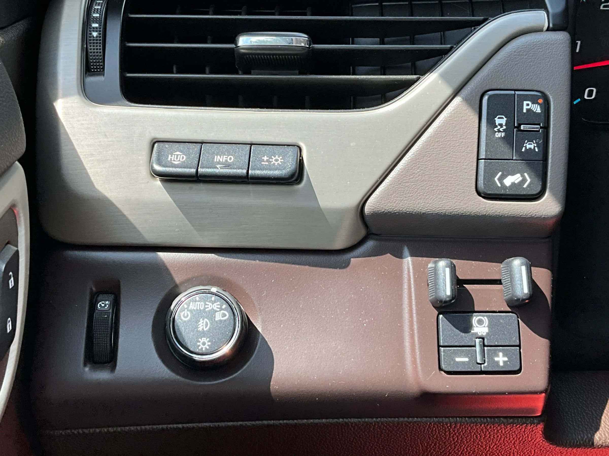 Used 2020 GMC Yukon Denali w/ Open Road Package RWD image 30