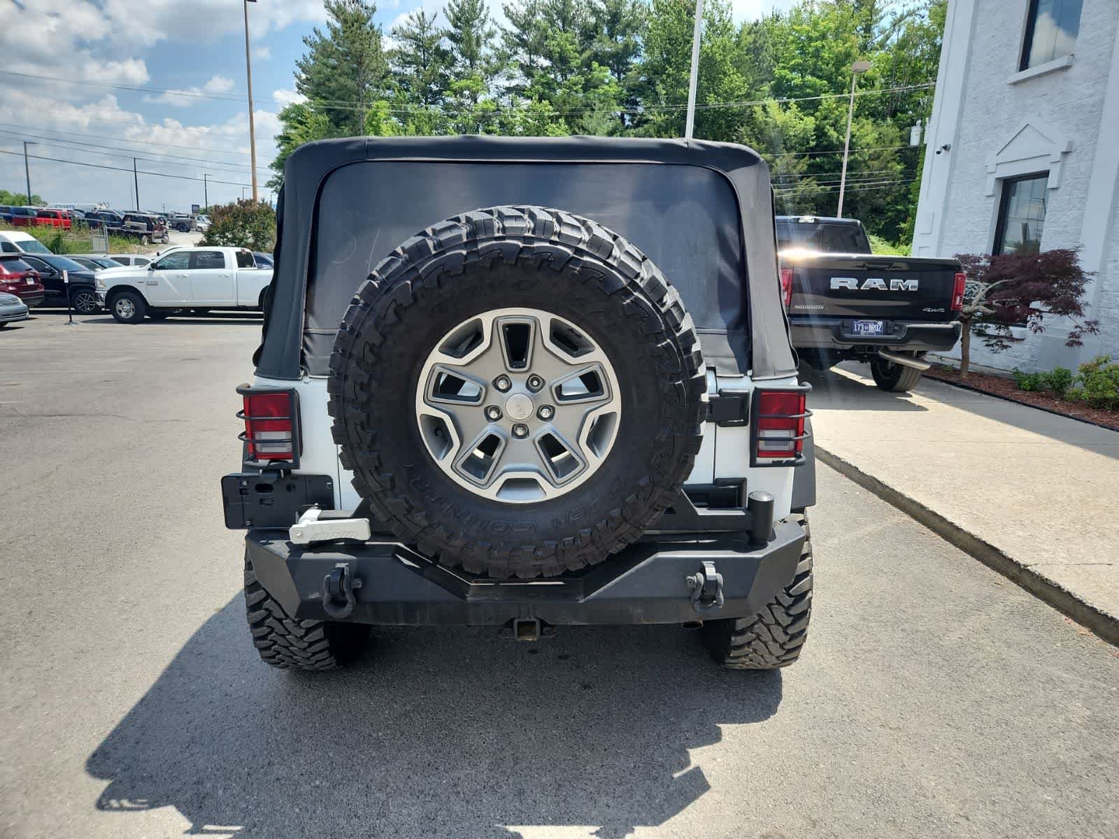 Used 2016 Jeep Wrangler Rubicon w/ Power Convenience Group AWD/4WD image 4