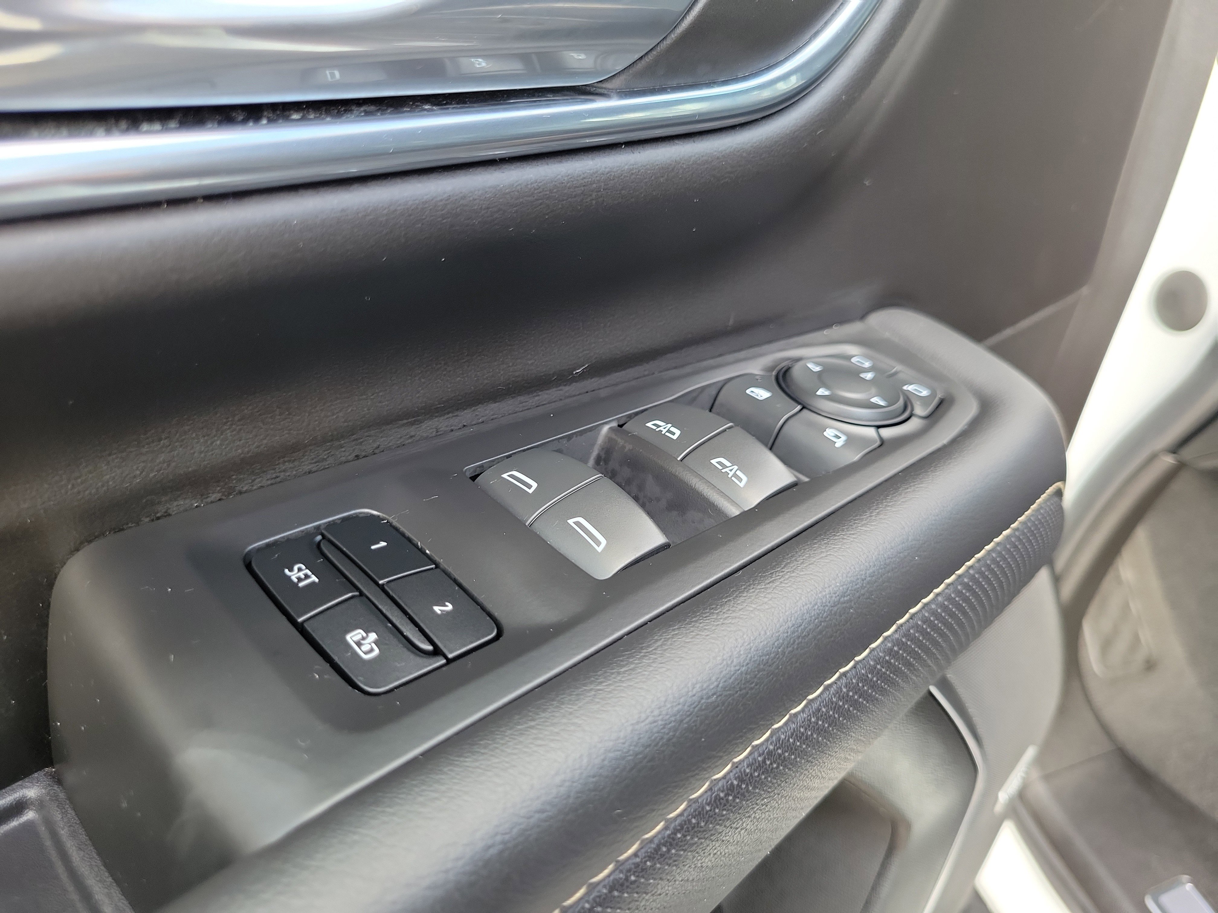 Used 2023 GMC Yukon SLT w/ SLT Luxury Package RWD image 25