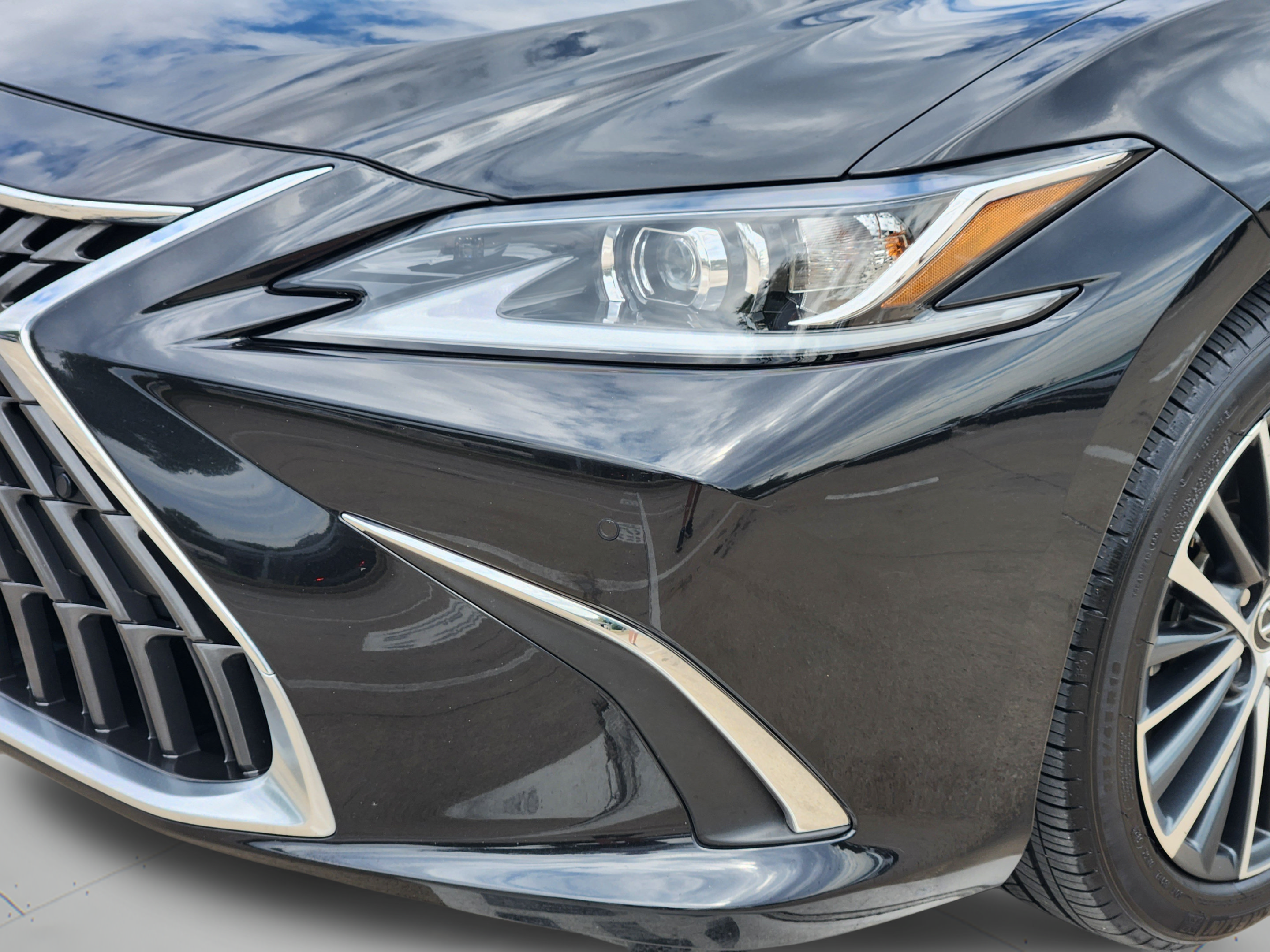 Certified 2025 Lexus ES 350 w/ Premium Package FWD image 38