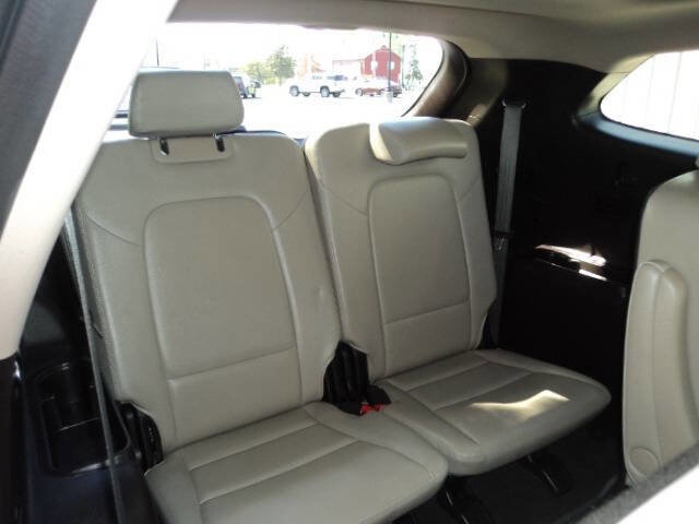 Used 2016 Hyundai Santa Fe Limited w/ Option Group 04 FWD image 11