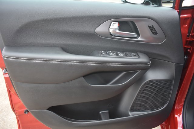 New 2026 Chrysler Pacifica Select image 11