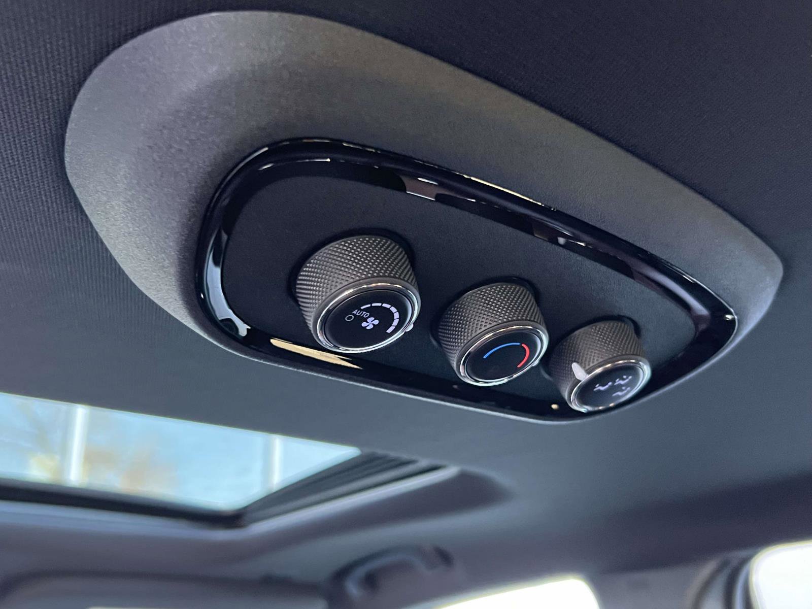 Used 2024 Dodge Durango GT image 32