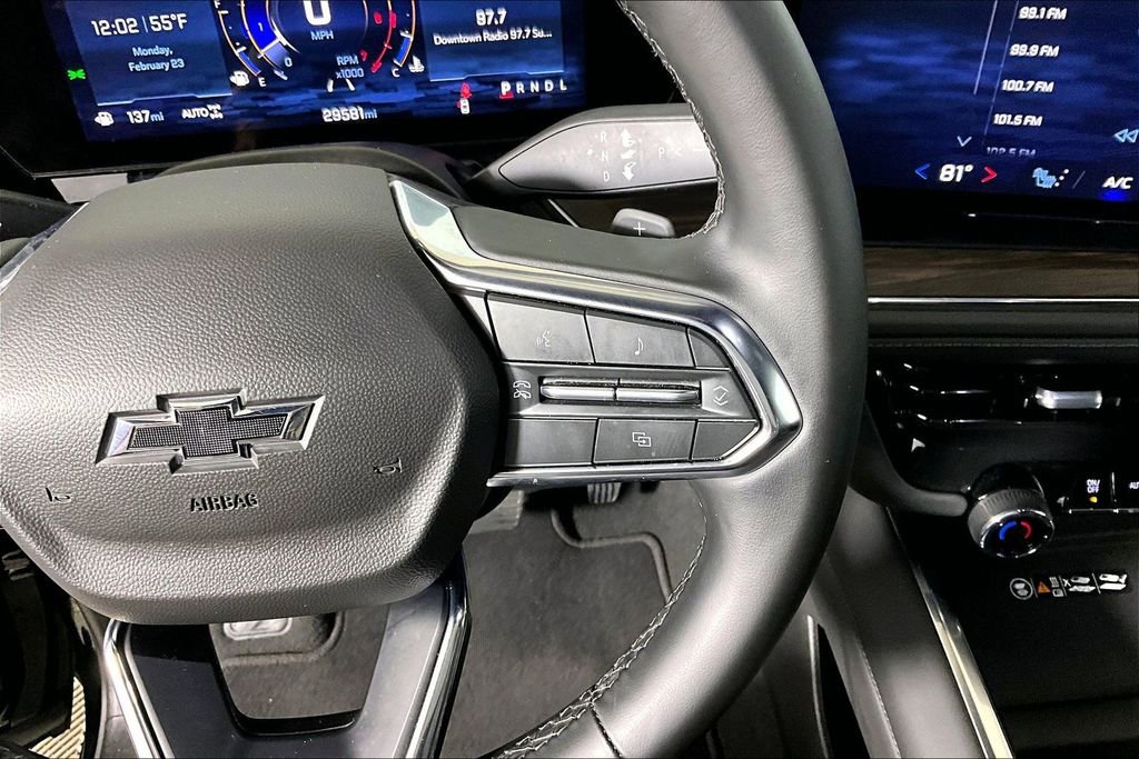 Used 2025 Chevrolet Suburban Z71 image 15